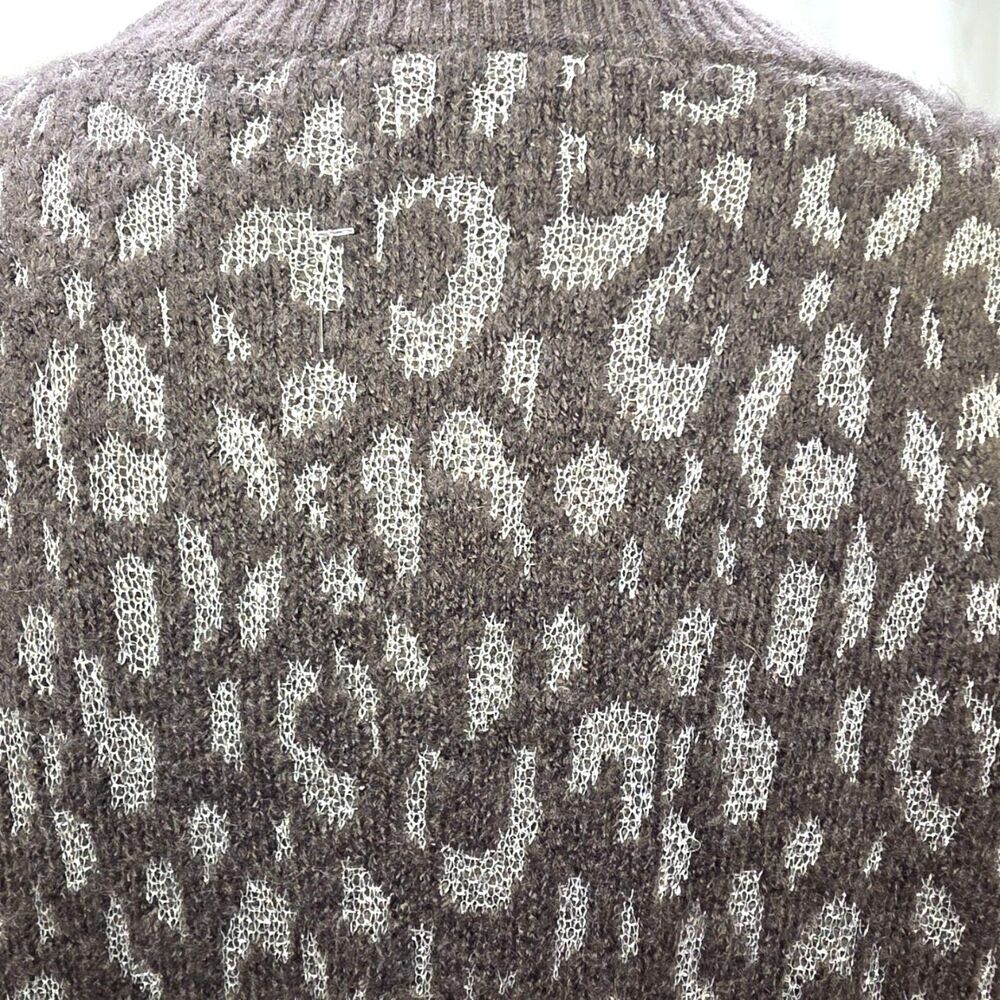 Nine West Metallic Leopard Print V-Neck Tunic Sweater Gray Silver M EUC - Picture 8 of 11